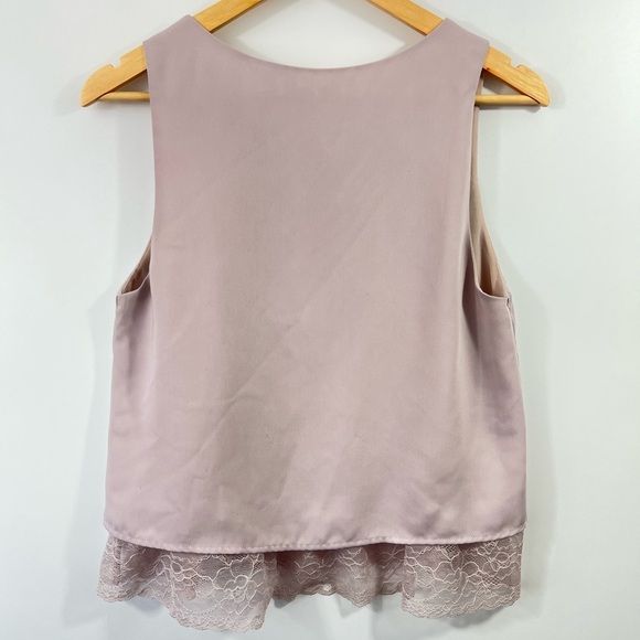 Pale Lilac Sleeveless Top with Lace Hem - Picture 2 of 2